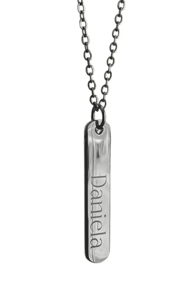 Collar rectangular con grabado unisex