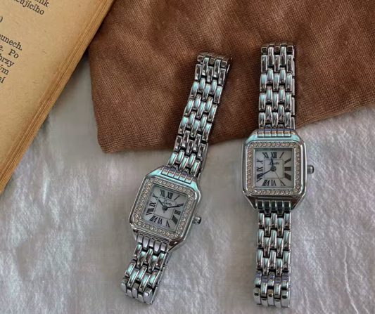 Reloj Cartier con circones Plateado