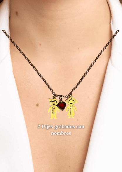 Cadena dorada con dije de niños con grabado personalizado